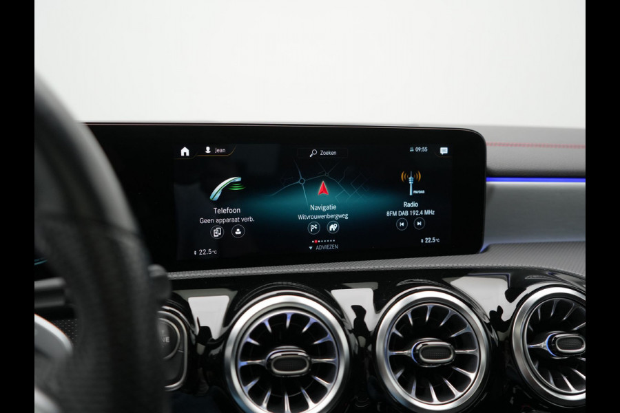 Mercedes-Benz CLA-Klasse Shooting Brake 200 Business Solution AMG 164pk Dealer O.H. | Panodak | Camera | Multi Beam LED | Alcantara Sportstoelen Memory & Verwarmd | Sfeerverlichting | Keyless | Apple Carplay | Cruise Control | Navigatie | DAB |