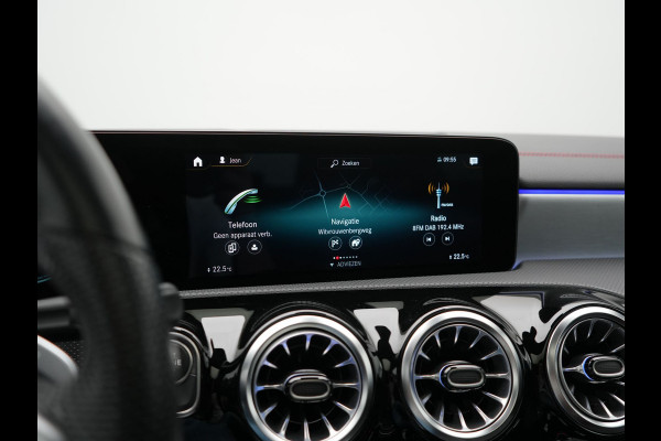 Mercedes-Benz CLA-Klasse Shooting Brake 200 Business Solution AMG 164pk Dealer O.H. | Panodak | Camera | Multi Beam LED | Alcantara Sportstoelen Memory & Verwarmd | Sfeerverlichting | Keyless | Apple Carplay | Cruise Control | Navigatie | DAB |