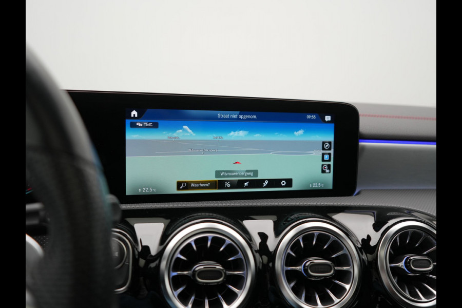 Mercedes-Benz CLA-Klasse Shooting Brake 200 Business Solution AMG 164pk Dealer O.H. | Panodak | Camera | Multi Beam LED | Alcantara Sportstoelen Memory & Verwarmd | Sfeerverlichting | Keyless | Apple Carplay | Cruise Control | Navigatie | DAB |