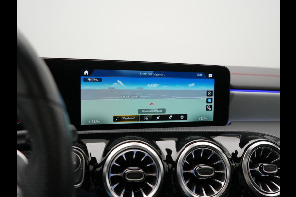 Mercedes-Benz CLA-Klasse Shooting Brake 200 Business Solution AMG 164pk Dealer O.H. | Panodak | Camera | Multi Beam LED | Alcantara Sportstoelen Memory & Verwarmd | Sfeerverlichting | Keyless | Apple Carplay | Cruise Control | Navigatie | DAB |