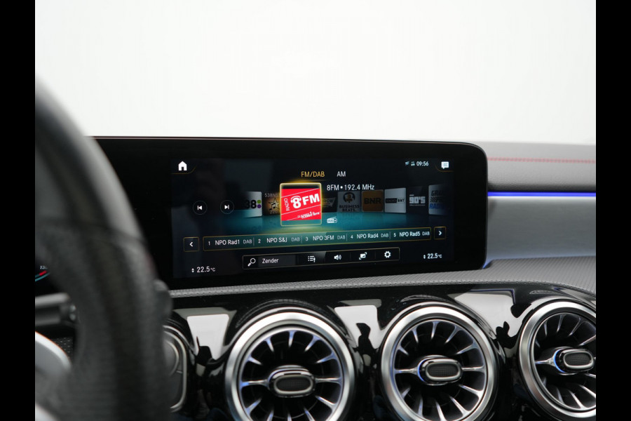 Mercedes-Benz CLA-Klasse Shooting Brake 200 Business Solution AMG 164pk Dealer O.H. | Panodak | Camera | Multi Beam LED | Alcantara Sportstoelen Memory & Verwarmd | Sfeerverlichting | Keyless | Apple Carplay | Cruise Control | Navigatie | DAB |