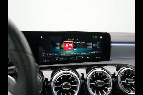 Mercedes-Benz CLA-Klasse Shooting Brake 200 Business Solution AMG 164pk Dealer O.H. | Panodak | Camera | Multi Beam LED | Alcantara Sportstoelen Memory & Verwarmd | Sfeerverlichting | Keyless | Apple Carplay | Cruise Control | Navigatie | DAB |