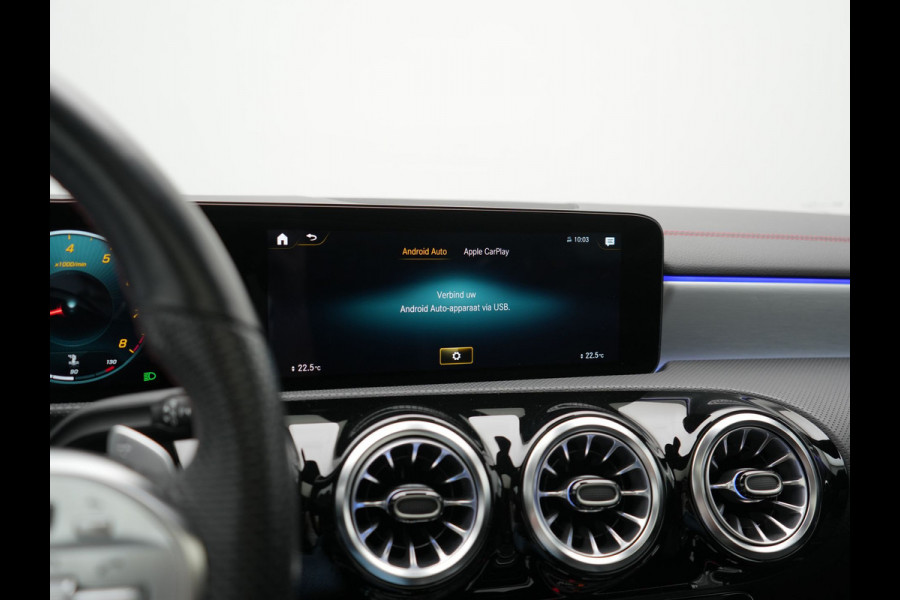 Mercedes-Benz CLA-Klasse Shooting Brake 200 Business Solution AMG 164pk Dealer O.H. | Panodak | Camera | Multi Beam LED | Alcantara Sportstoelen Memory & Verwarmd | Sfeerverlichting | Keyless | Apple Carplay | Cruise Control | Navigatie | DAB |