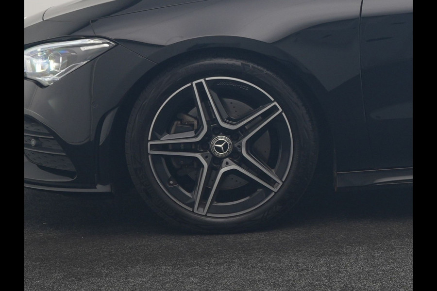 Mercedes-Benz CLA-Klasse Shooting Brake 200 Business Solution AMG 164pk Dealer O.H. | Panodak | Camera | Multi Beam LED | Alcantara Sportstoelen Memory & Verwarmd | Sfeerverlichting | Keyless | Apple Carplay | Cruise Control | Navigatie | DAB |