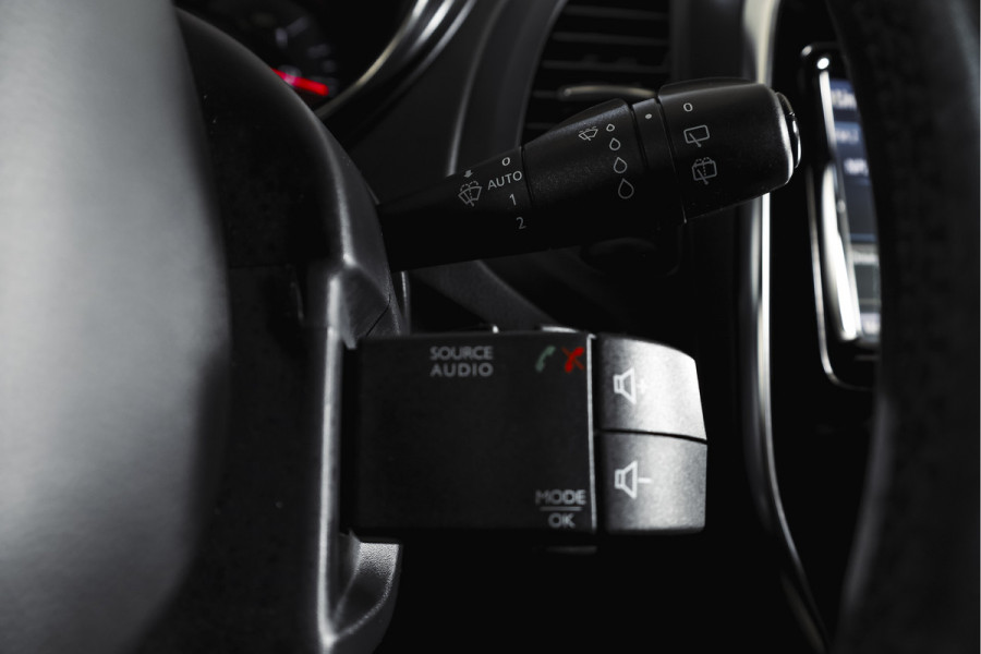 Renault Captur 0.9 TCe Intens 90 PK | Cruise | PDC | Camera | NAV+ App. Connect | ECC | Trekhaak | LM 17" |