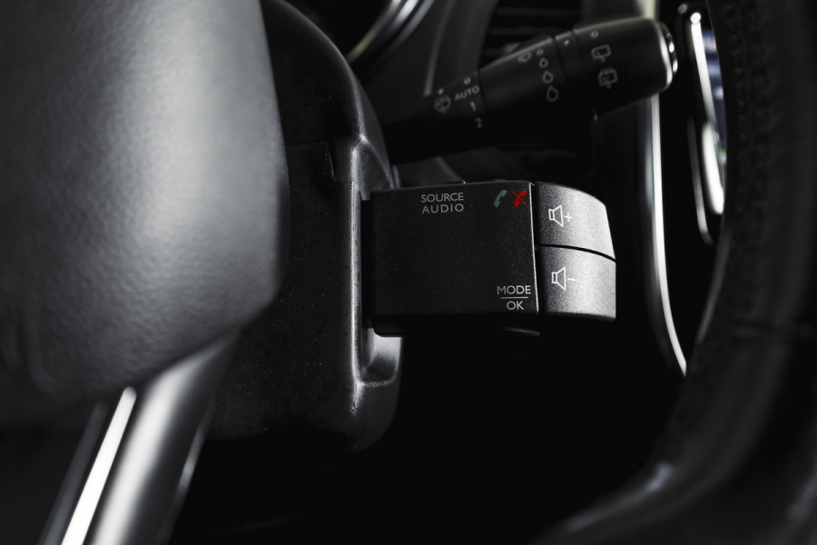 Renault Captur 0.9 TCe Intens 90 PK | Cruise | PDC | Camera | NAV+ App. Connect | ECC | Trekhaak | LM 17" |
