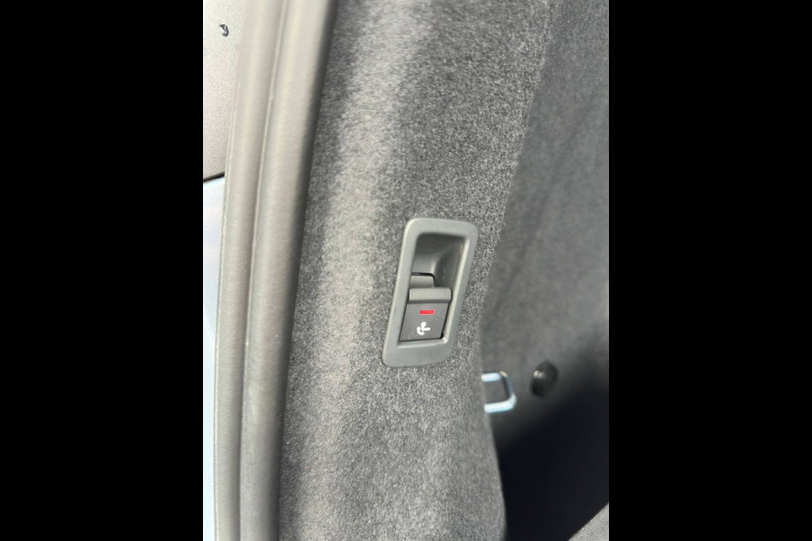 Audi Q4 e-tron 40 S Line 82 kWh 204pk Dealer O.H | Trekhaak Af Fabriek | Adaptive Cruise | Keyless | Lederen Sportstoelen Verwarmd | BLIS | Apple Carplay | Lane Assist | Virtual | Navigatie | DAB | 20"L.M |