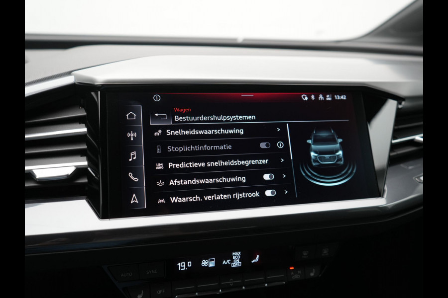 Audi Q4 e-tron 40 S Line 82 kWh 204pk Dealer O.H | Trekhaak Af Fabriek | Adaptive Cruise | Keyless | Lederen Sportstoelen Verwarmd | BLIS | Apple Carplay | Lane Assist | Virtual | Navigatie | DAB | 20"L.M |