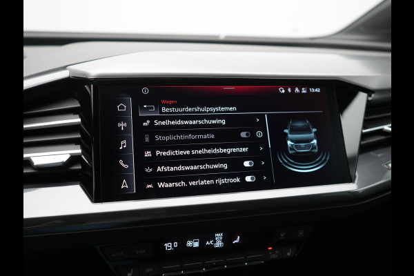 Audi Q4 e-tron 40 S Line 82 kWh 204pk Dealer O.H | Trekhaak Af Fabriek | Adaptive Cruise | Keyless | Lederen Sportstoelen Verwarmd | BLIS | Apple Carplay | Lane Assist | Virtual | Navigatie | DAB | 20"L.M |