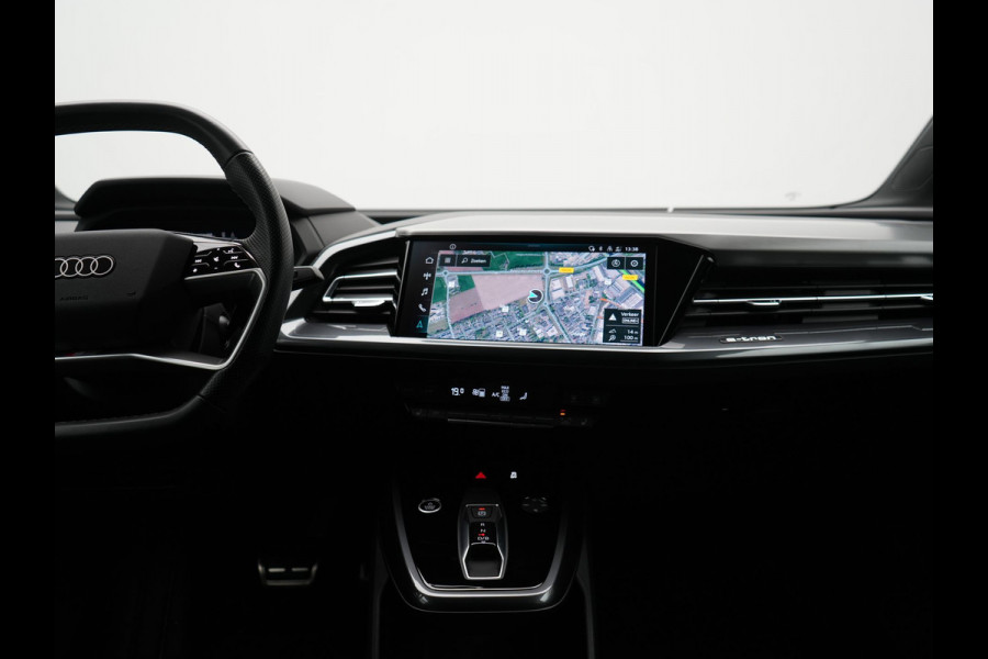 Audi Q4 e-tron 40 S Line 82 kWh 204pk Dealer O.H | Trekhaak Af Fabriek | Adaptive Cruise | Keyless | Lederen Sportstoelen Verwarmd | BLIS | Apple Carplay | Lane Assist | Virtual | Navigatie | DAB | 20"L.M |