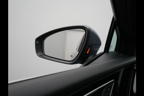 Audi Q4 e-tron 40 S Line 82 kWh 204pk Dealer O.H | Trekhaak Af Fabriek | Adaptive Cruise | Keyless | Lederen Sportstoelen Verwarmd | BLIS | Apple Carplay | Lane Assist | Virtual | Navigatie | DAB | 20"L.M |