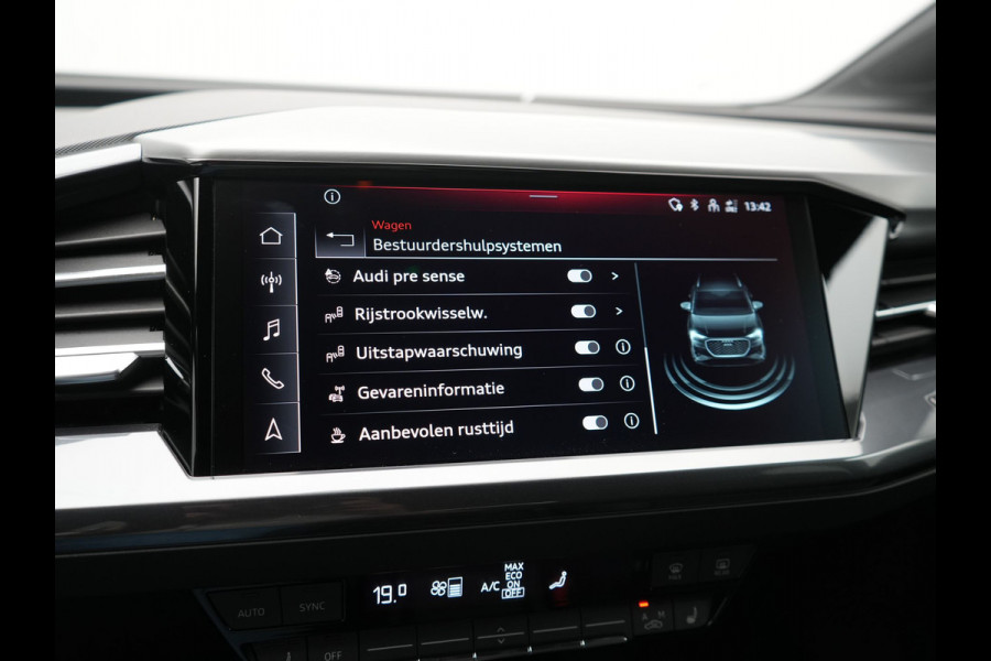 Audi Q4 e-tron 40 S Line 82 kWh 204pk Dealer O.H | Trekhaak Af Fabriek | Adaptive Cruise | Keyless | Lederen Sportstoelen Verwarmd | BLIS | Apple Carplay | Lane Assist | Virtual | Navigatie | DAB | 20"L.M |