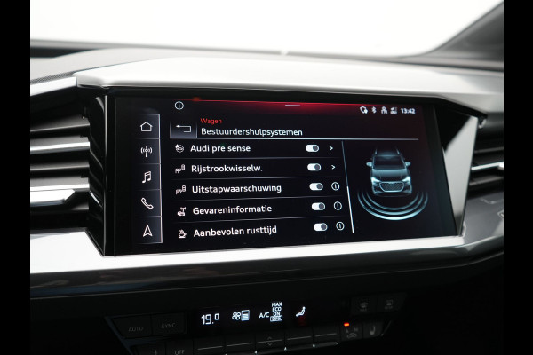 Audi Q4 e-tron 40 S Line 82 kWh 204pk Dealer O.H | Trekhaak Af Fabriek | Adaptive Cruise | Keyless | Lederen Sportstoelen Verwarmd | BLIS | Apple Carplay | Lane Assist | Virtual | Navigatie | DAB | 20"L.M |