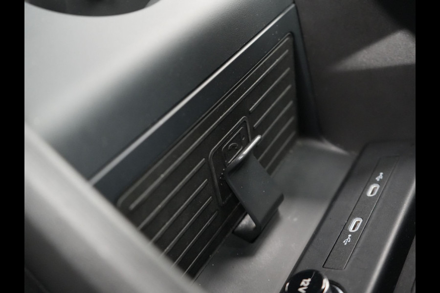 Audi Q4 e-tron 40 S Line 82 kWh 204pk Dealer O.H | Trekhaak Af Fabriek | Adaptive Cruise | Keyless | Lederen Sportstoelen Verwarmd | BLIS | Apple Carplay | Lane Assist | Virtual | Navigatie | DAB | 20"L.M |