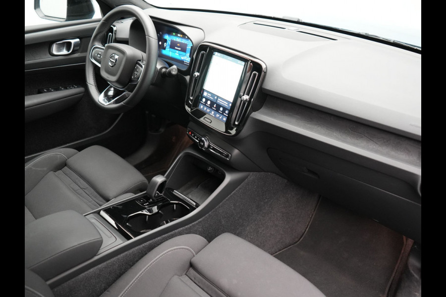 Volvo XC40 Single Motor Long Range Plus 82 kWh 252pk Dealer O.H | Trekhaak Af Fabriek | Camera | Adaptive Cruise | Sportstoelen Verwarmd | Pilot Assist | Google Assistant & Maps | BLIS | Keyless | Virtual | Navigatie | DAB | 19"L.M |