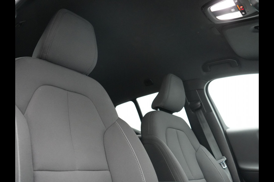 Volvo XC40 Single Motor Long Range Plus 82 kWh 252pk Dealer O.H | Trekhaak Af Fabriek | Camera | Adaptive Cruise | Sportstoelen Verwarmd | Pilot Assist | Google Assistant & Maps | BLIS | Keyless | Virtual | Navigatie | DAB | 19"L.M |