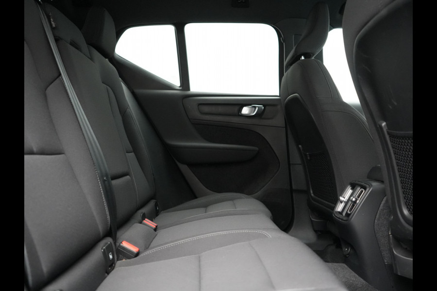 Volvo XC40 Single Motor Long Range Plus 82 kWh 252pk Dealer O.H | Trekhaak Af Fabriek | Camera | Adaptive Cruise | Sportstoelen Verwarmd | Pilot Assist | Google Assistant & Maps | BLIS | Keyless | Virtual | Navigatie | DAB | 19"L.M |