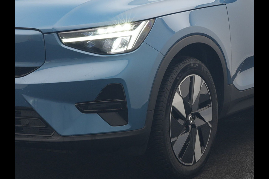 Volvo XC40 Single Motor Long Range Plus 82 kWh 252pk Dealer O.H | Trekhaak Af Fabriek | Camera | Adaptive Cruise | Sportstoelen Verwarmd | Pilot Assist | Google Assistant & Maps | BLIS | Keyless | Virtual | Navigatie | DAB | 19"L.M |