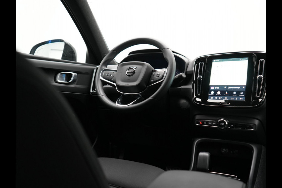 Volvo XC40 Single Motor Long Range Plus 82 kWh 252pk Dealer O.H | Trekhaak Af Fabriek | Camera | Adaptive Cruise | Sportstoelen Verwarmd | Pilot Assist | Google Assistant & Maps | BLIS | Keyless | Virtual | Navigatie | DAB | 19"L.M |