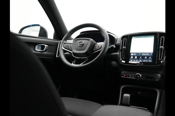 Volvo XC40 Single Motor Long Range Plus 82 kWh 252pk Dealer O.H | Trekhaak Af Fabriek | Camera | Adaptive Cruise | Sportstoelen Verwarmd | Pilot Assist | Google Assistant & Maps | BLIS | Keyless | Virtual | Navigatie | DAB | 19"L.M |