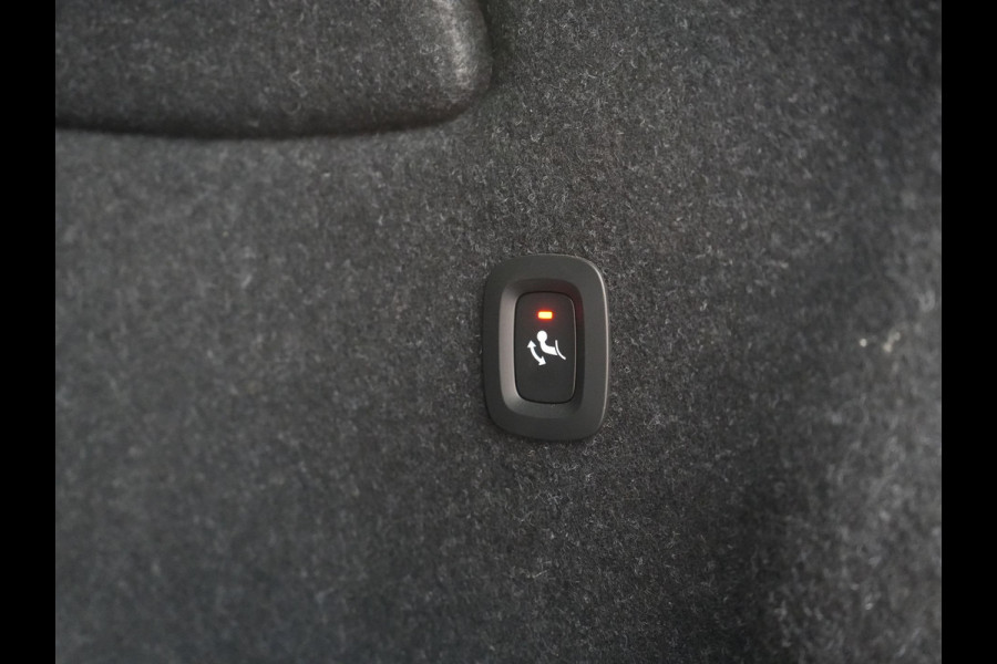 Volvo XC40 Single Motor Long Range Plus 82 kWh 252pk Dealer O.H | Trekhaak Af Fabriek | Camera | Adaptive Cruise | Sportstoelen Verwarmd | Pilot Assist | Google Assistant & Maps | BLIS | Keyless | Virtual | Navigatie | DAB | 19"L.M |