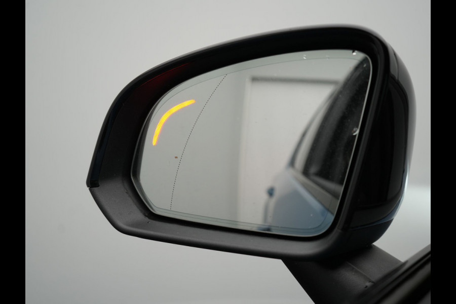 Volvo XC40 Single Motor Long Range Plus 82 kWh 252pk Dealer O.H | Trekhaak Af Fabriek | Camera | Adaptive Cruise | Sportstoelen Verwarmd | Pilot Assist | Google Assistant & Maps | BLIS | Keyless | Virtual | Navigatie | DAB | 19"L.M |