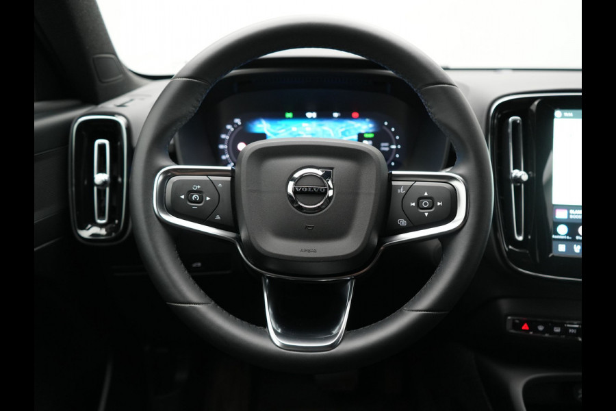 Volvo XC40 Single Motor Long Range Plus 82 kWh 252pk Dealer O.H | Trekhaak Af Fabriek | Camera | Adaptive Cruise | Sportstoelen Verwarmd | Pilot Assist | Google Assistant & Maps | BLIS | Keyless | Virtual | Navigatie | DAB | 19"L.M |