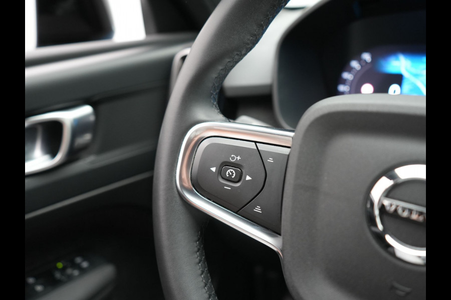 Volvo XC40 Single Motor Long Range Plus 82 kWh 252pk Dealer O.H | Trekhaak Af Fabriek | Camera | Adaptive Cruise | Sportstoelen Verwarmd | Pilot Assist | Google Assistant & Maps | BLIS | Keyless | Virtual | Navigatie | DAB | 19"L.M |