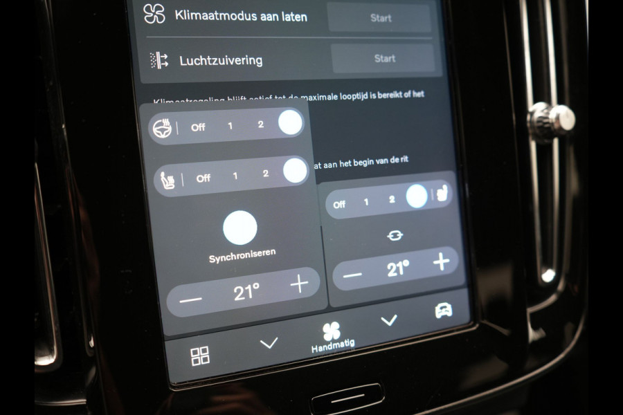 Volvo XC40 Single Motor Long Range Plus 82 kWh 252pk Dealer O.H | Trekhaak Af Fabriek | Camera | Adaptive Cruise | Sportstoelen Verwarmd | Pilot Assist | Google Assistant & Maps | BLIS | Keyless | Virtual | Navigatie | DAB | 19"L.M |