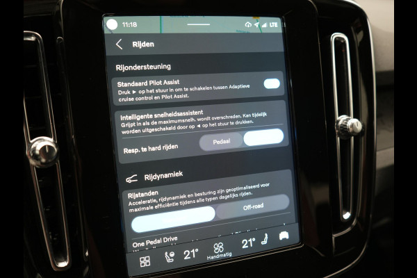 Volvo XC40 Single Motor Long Range Plus 82 kWh 252pk Dealer O.H | Trekhaak Af Fabriek | Camera | Adaptive Cruise | Sportstoelen Verwarmd | Pilot Assist | Google Assistant & Maps | BLIS | Keyless | Virtual | Navigatie | DAB | 19"L.M |