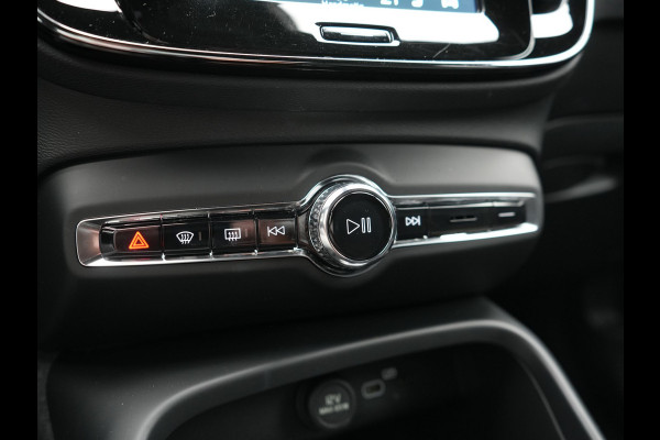 Volvo XC40 Single Motor Long Range Plus 82 kWh 252pk Dealer O.H | Trekhaak Af Fabriek | Camera | Adaptive Cruise | Sportstoelen Verwarmd | Pilot Assist | Google Assistant & Maps | BLIS | Keyless | Virtual | Navigatie | DAB | 19"L.M |