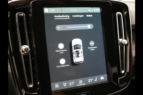Volvo XC40 Single Motor Long Range Plus 82 kWh 252pk Dealer O.H | Trekhaak Af Fabriek | Camera | Adaptive Cruise | Sportstoelen Verwarmd | Pilot Assist | Google Assistant & Maps | BLIS | Keyless | Virtual | Navigatie | DAB | 19"L.M |
