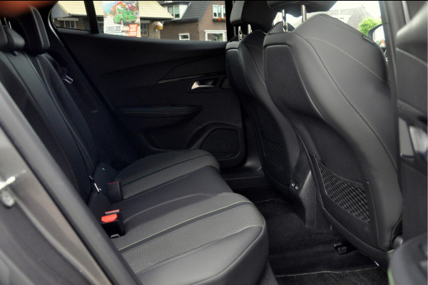 Peugeot 2008 1.2 PureTech 130 PK GT EAT8 | 20.000 km! | Trekhaak | Navi