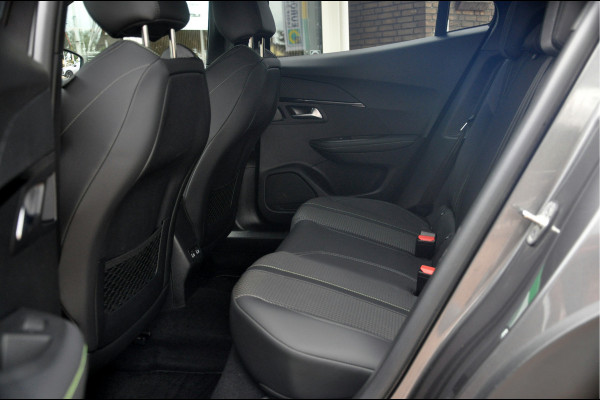 Peugeot 2008 1.2 PureTech 130 PK GT EAT8 | 20.000 km! | Trekhaak | Navi