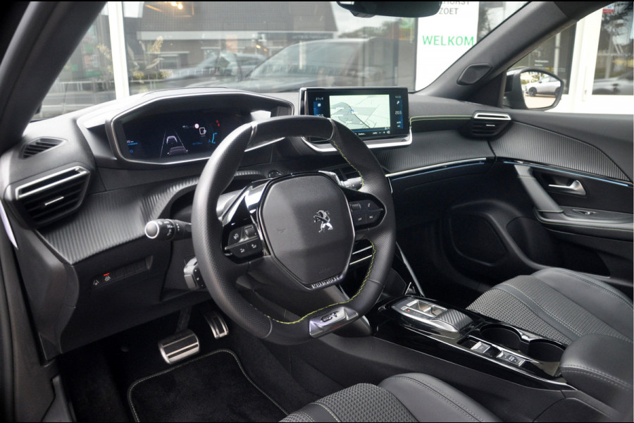 Peugeot 2008 1.2 PureTech 130 PK GT EAT8 | 20.000 km! | Trekhaak | Navi