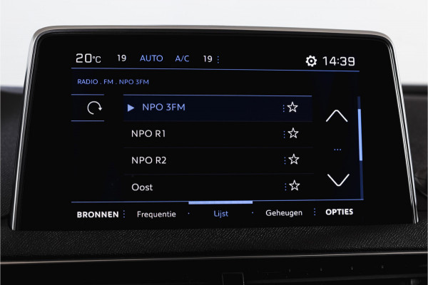 Peugeot 3008 1.2 PureTech Active 131 PK | Dig. Cockpit | Cruise | Stoelverw. | PDC | ECC | Trekhaak | LM 17" |