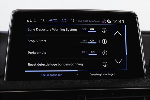 Peugeot 3008 1.2 PureTech Active 131 PK | Dig. Cockpit | Cruise | Stoelverw. | PDC | ECC | Trekhaak | LM 17" |