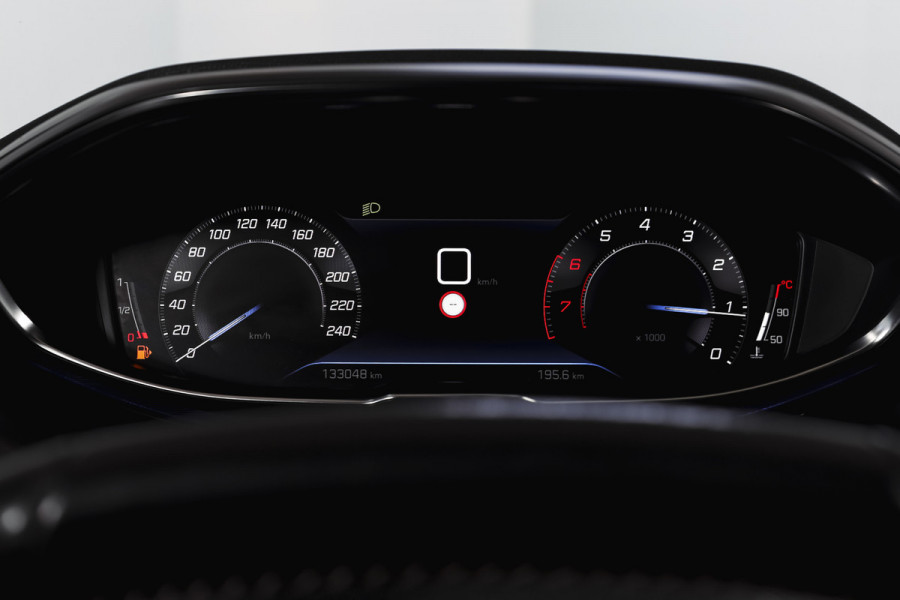 Peugeot 3008 1.2 PureTech Active 131 PK | Dig. Cockpit | Cruise | Stoelverw. | PDC | ECC | Trekhaak | LM 17" |