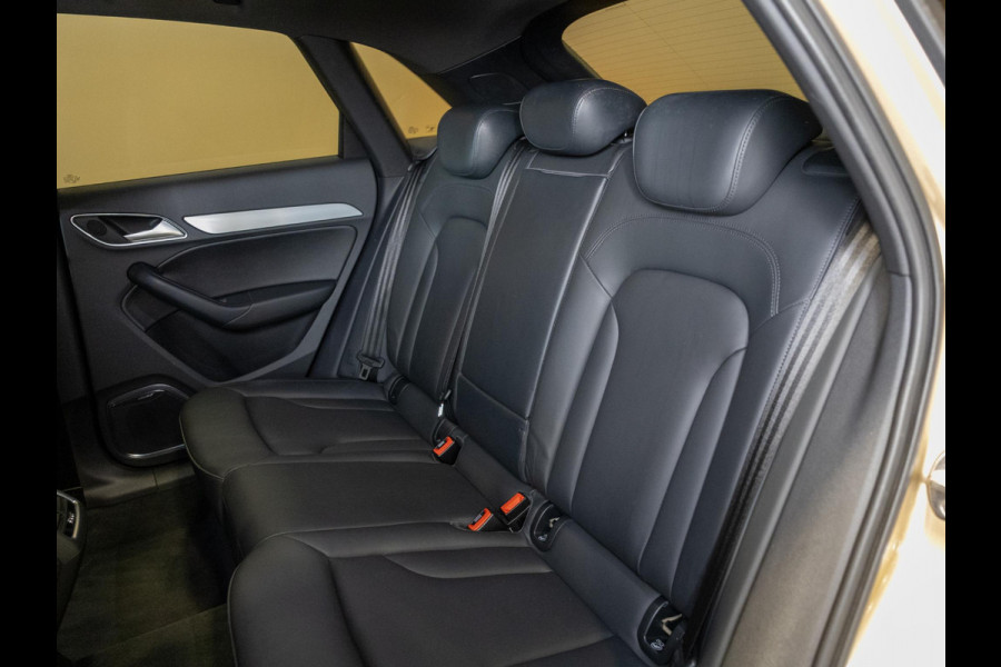 Audi Q3 2.0 TFSI quattro Sport 3x S-Line Edition / 220pk / Trekhaak / Panorama dak / Nappaleder / Bose / Elektrische stoelverstelling /