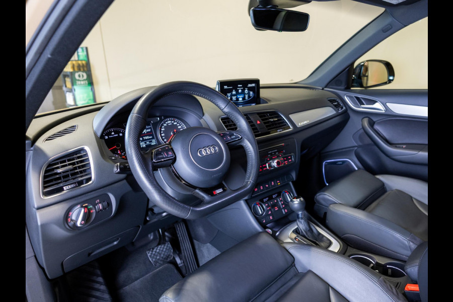 Audi Q3 2.0 TFSI quattro Sport 3x S-Line Edition / 220pk / Trekhaak / Panorama dak / Nappaleder / Bose / Elektrische stoelverstelling /