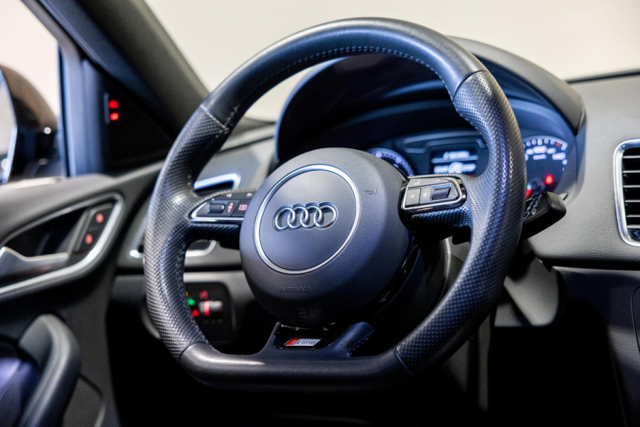 Audi Q3 2.0 TFSI quattro Sport 3x S-Line Edition / 220pk / Trekhaak / Panorama dak / Nappaleder / Bose / Elektrische stoelverstelling /