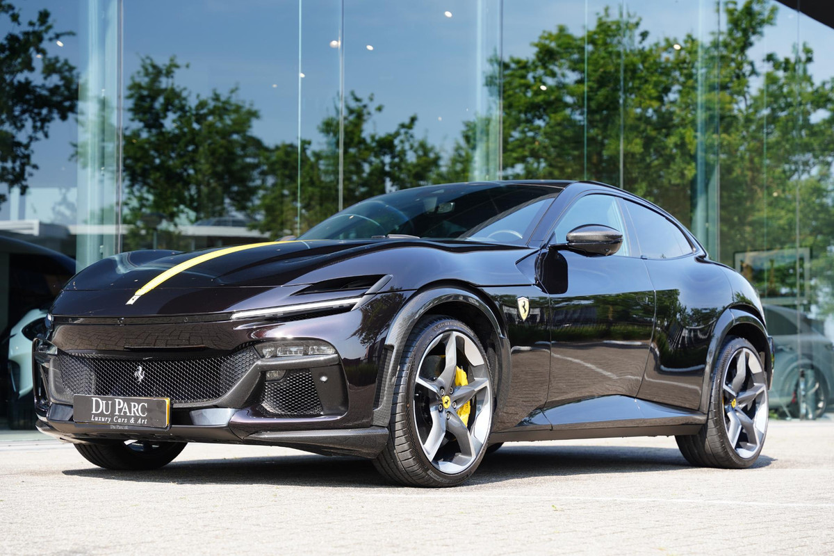 Ferrari Purosangue 6.5 V12 / Retrofit Steering Wheel / Full Carbon / Electrochromic Roof
