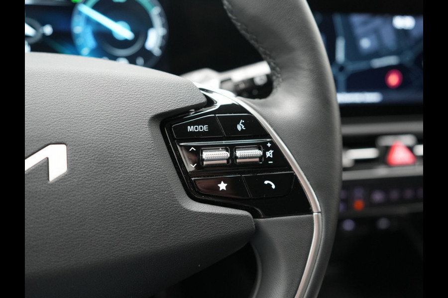 Kia Niro 1.6 GDi ExecutiveLine PHEV 182pk Dealer O.H | Adaptive Cruise | Head Up | Camera | Harman / Kardon | Lederen Sportstoelen Memory & Ventilatie | BLIS | Keyless | Apple Carplay | Pilot Assist | Navigatie | Virtual | DAB | 18"L.M | Plug In Hybrid |
