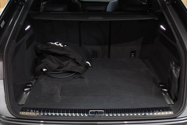 Audi Q8 60 TFSI e Quattro Competition *Pano*RS-Stoelen*B&O*4-Wiel besturing*360 Camera*