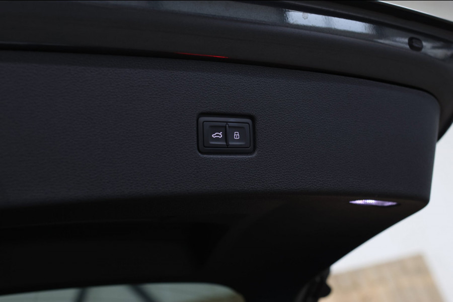 Audi Q8 60 TFSI e Quattro Competition *Pano*RS-Stoelen*B&O*4-Wiel besturing*360 Camera*