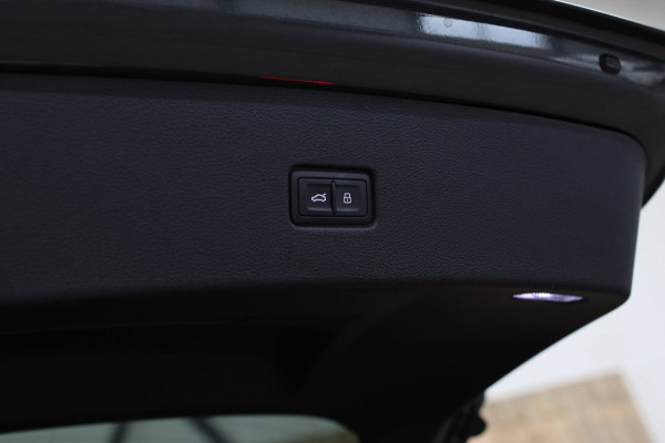 Audi Q8 60 TFSI e Quattro Competition *Pano*RS-Stoelen*B&O*4-Wiel besturing*360 Camera*