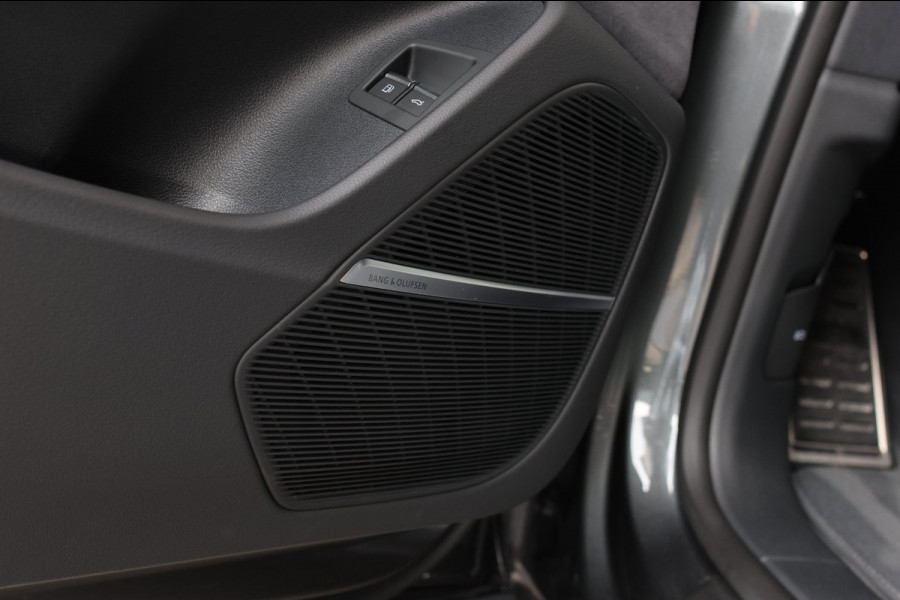 Audi Q8 60 TFSI e Quattro Competition *Pano*RS-Stoelen*B&O*4-Wiel besturing*360 Camera*
