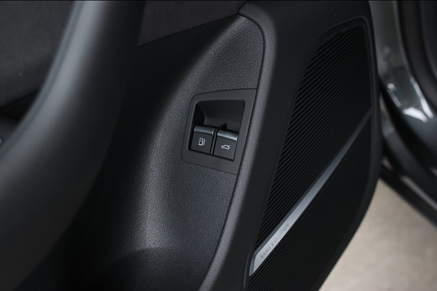 Audi Q8 60 TFSI e Quattro Competition *Pano*RS-Stoelen*B&O*4-Wiel besturing*360 Camera*