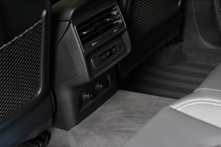 Audi Q8 60 TFSI e Quattro Competition *Pano*RS-Stoelen*B&O*4-Wiel besturing*360 Camera*