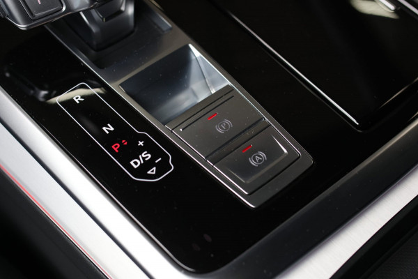 Audi Q8 60 TFSI e Quattro Competition *Pano*RS-Stoelen*B&O*4-Wiel besturing*360 Camera*